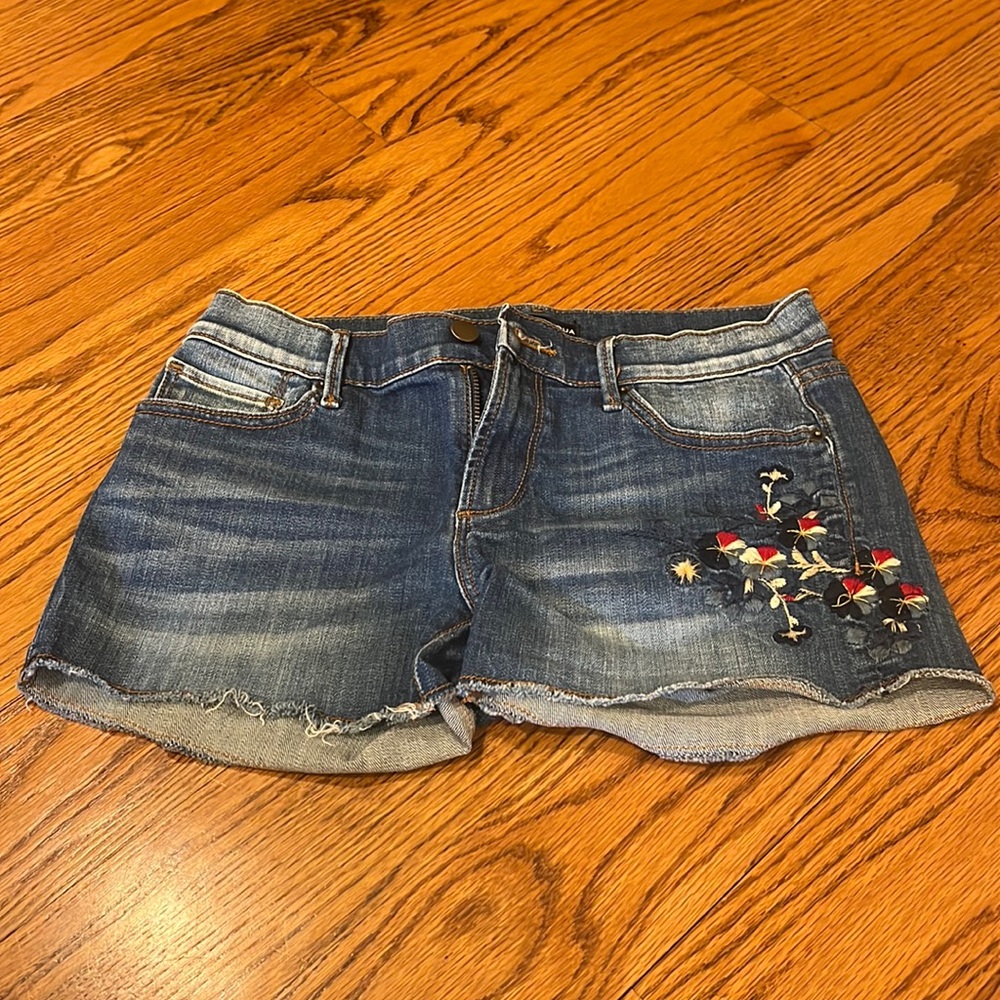 Aqua Woman’s Jean Shorts Floral Design Size 26